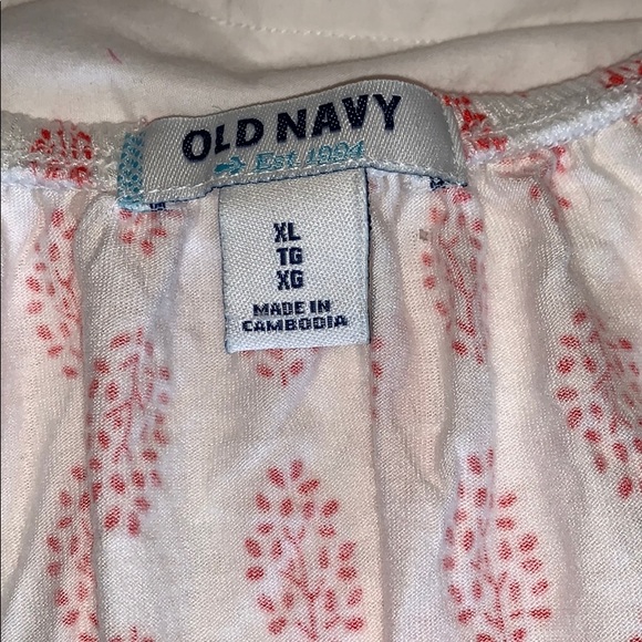 Old Navy white and red shirt. Size XL - Picture 3 of 5